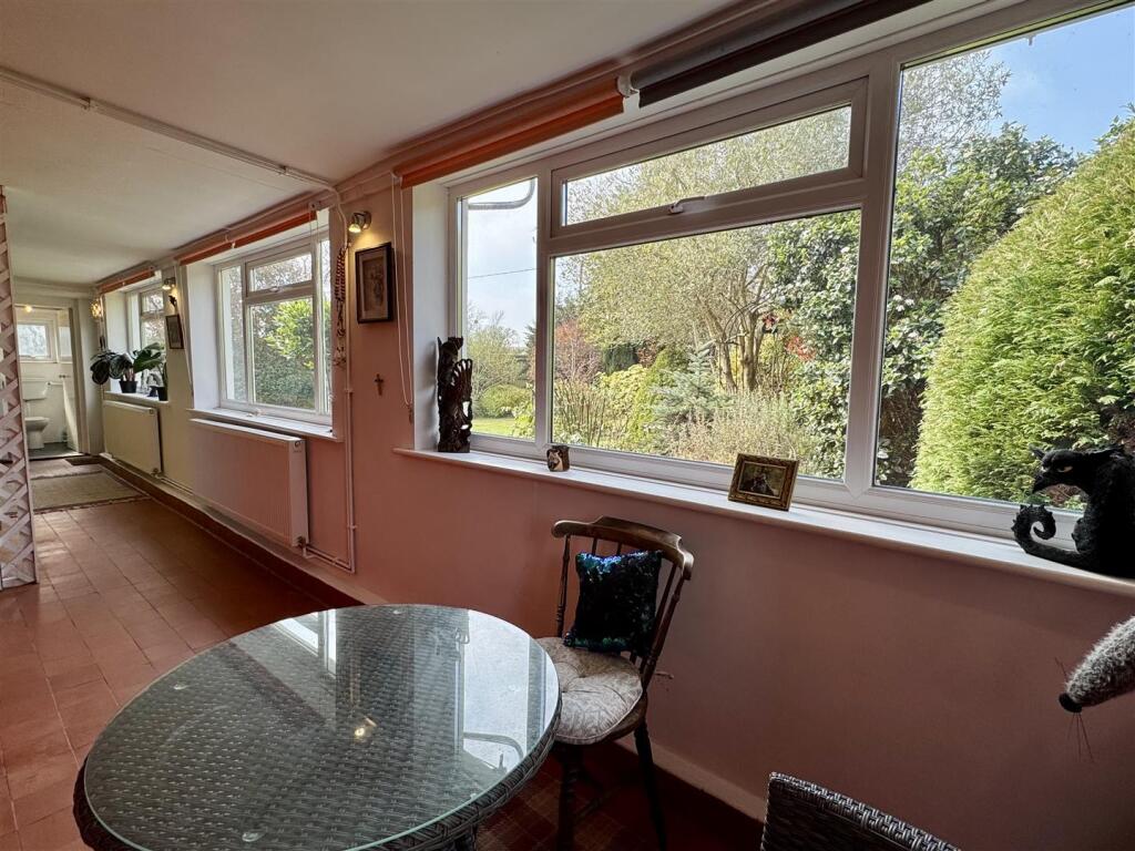 Breakfast Room/Utility