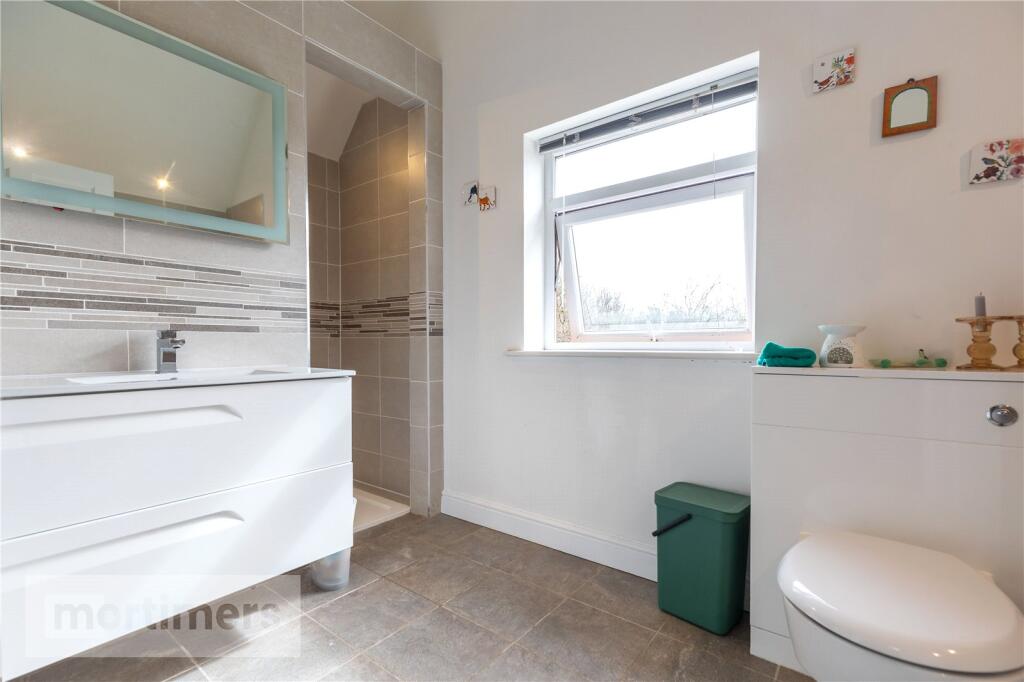 En-Suite Bathroom