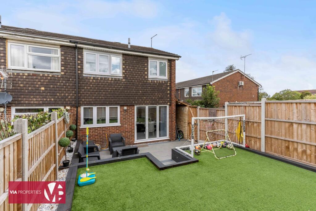 70 Davison Drive Cheshunt Waltham Cross EN8 0SX via properties e
