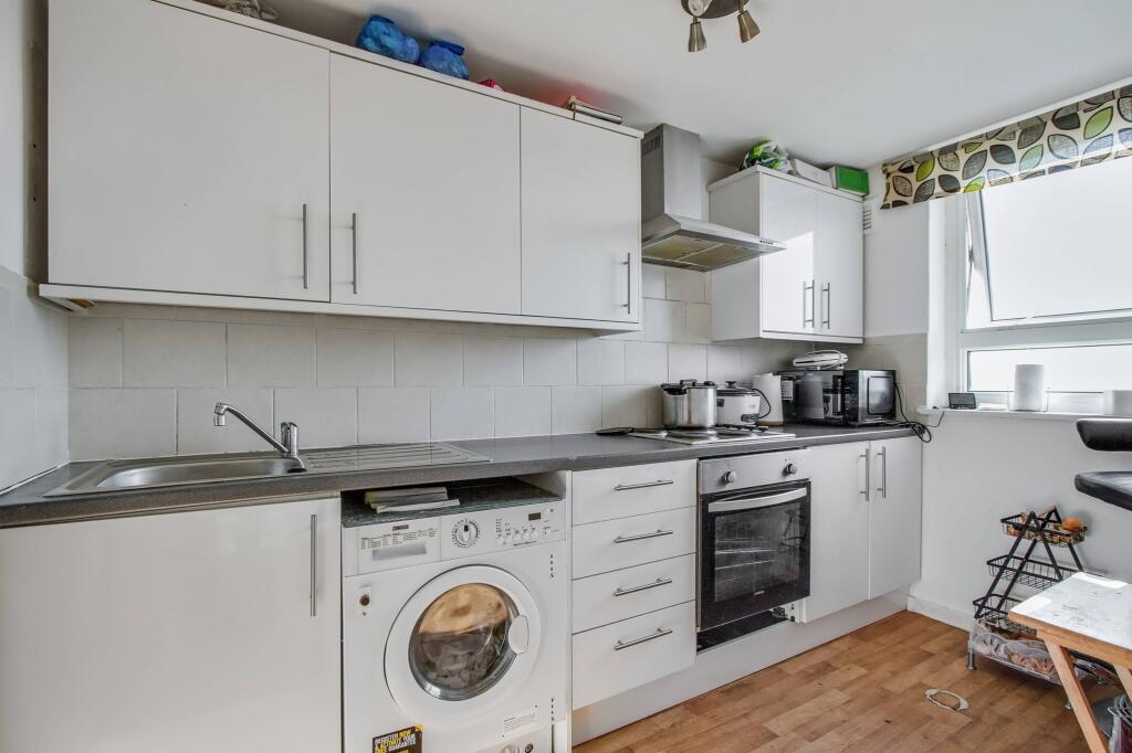 Flat 74 Gainsborough House, Ayley Croft, Enfield, Middlesex, EN1 1XZ