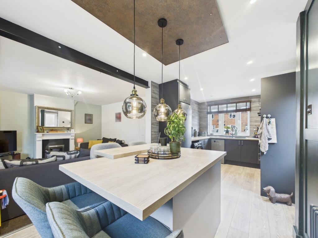 Kitchen/Breakfast Area