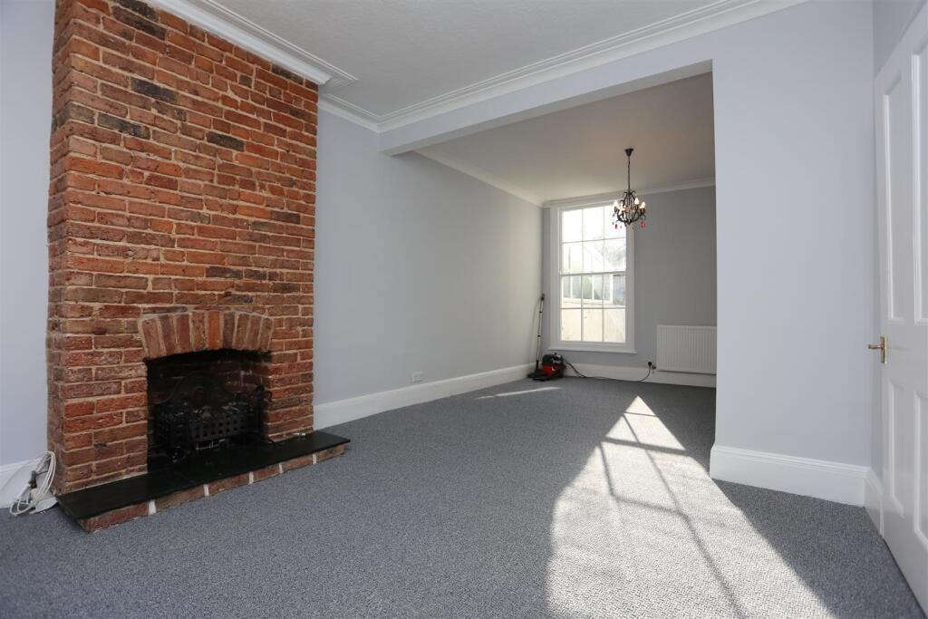 82 Wordsworth Street Living Area (6).JPG