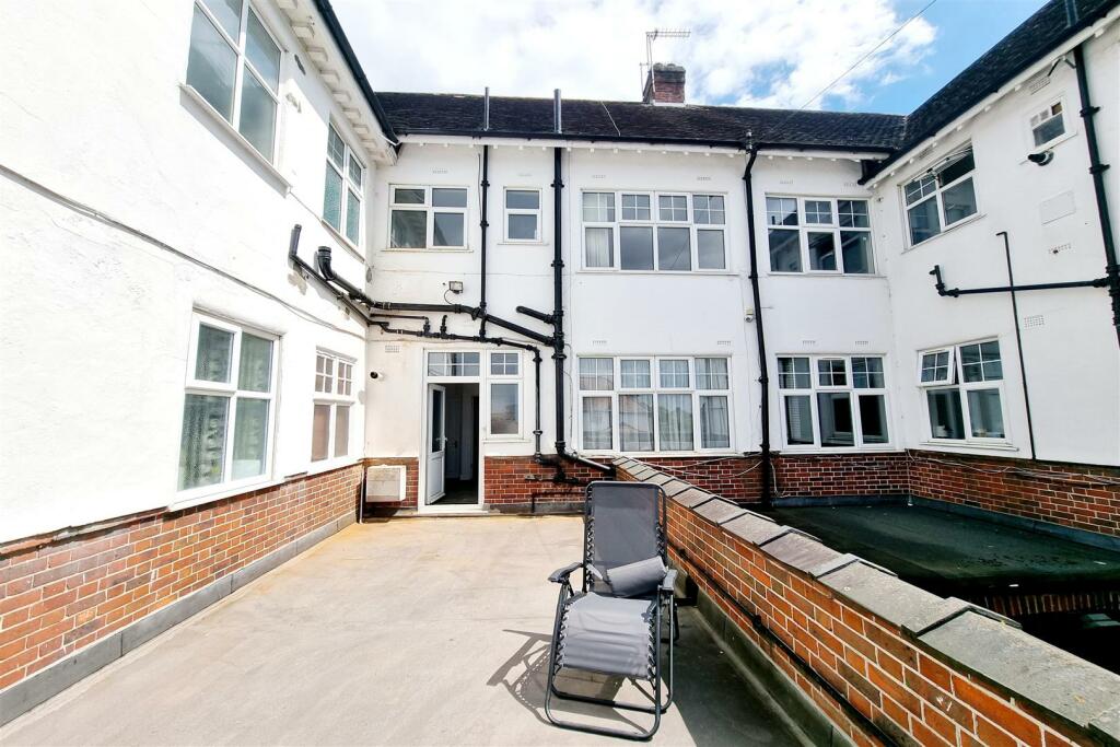 REAR ELEVATION &amp; COMMUNAL TERRACE: