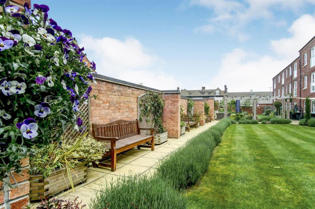 Communal Gardens..jpg