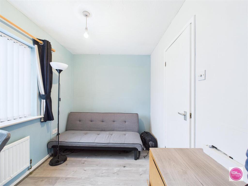 Pine Walk, Castle Gresley (27).jpg