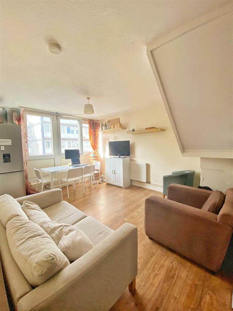 Living Room 2.jpg