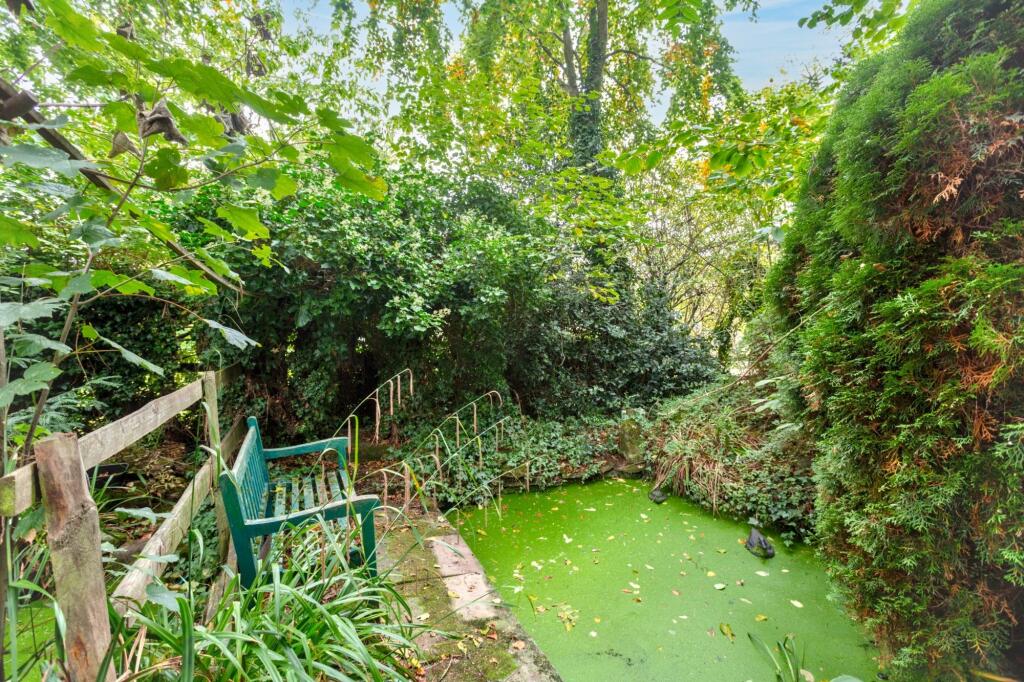 9 South End Road, Milton Bryan, Milton Keynes  Bedfordshire MK17 9HS