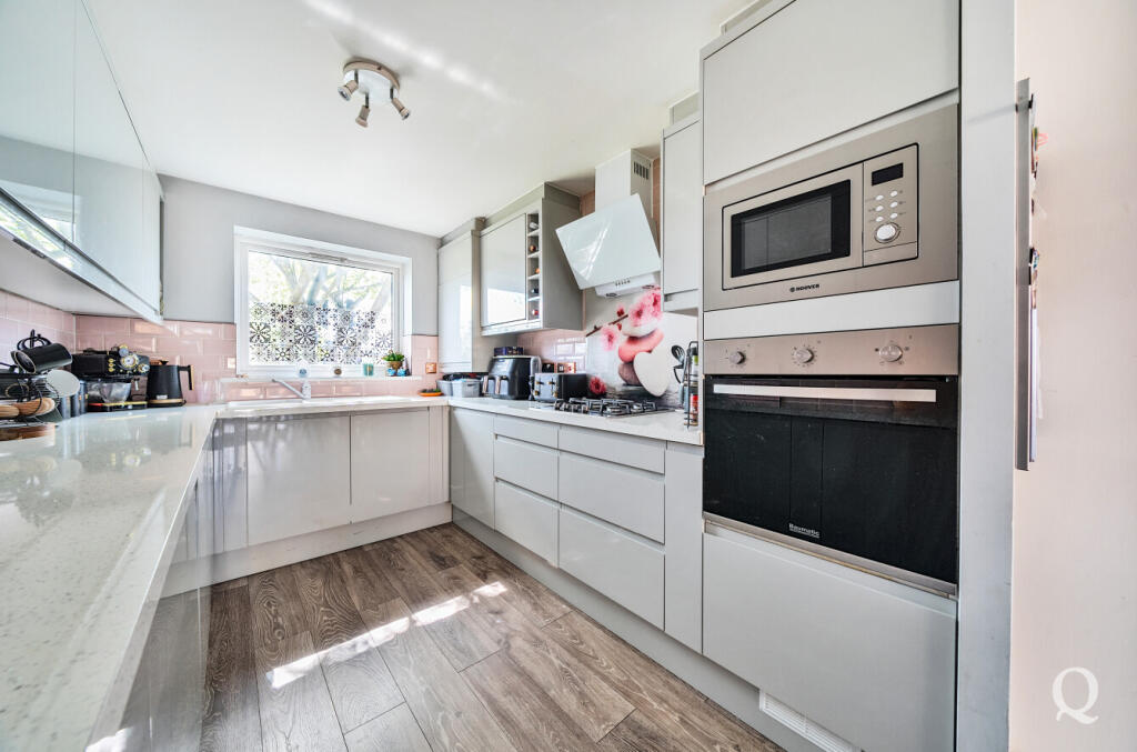 639f38f6-4b6e-483...