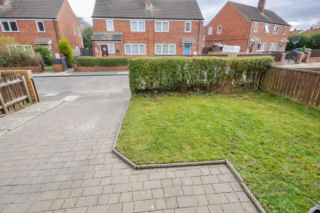 Front Garden/Drivewa