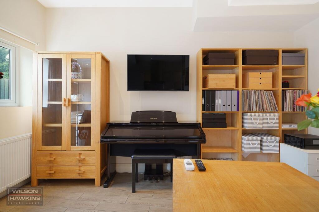 35 Welldon Crescent - L59nHi1LuTUBG2pb0Mg5.jpg