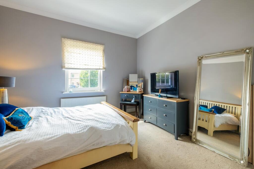 53 Cobb Close-23.JPG