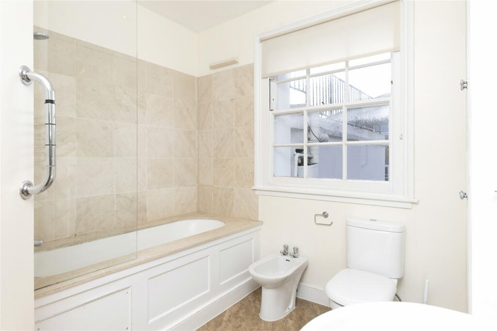 En-Suite Bathroom