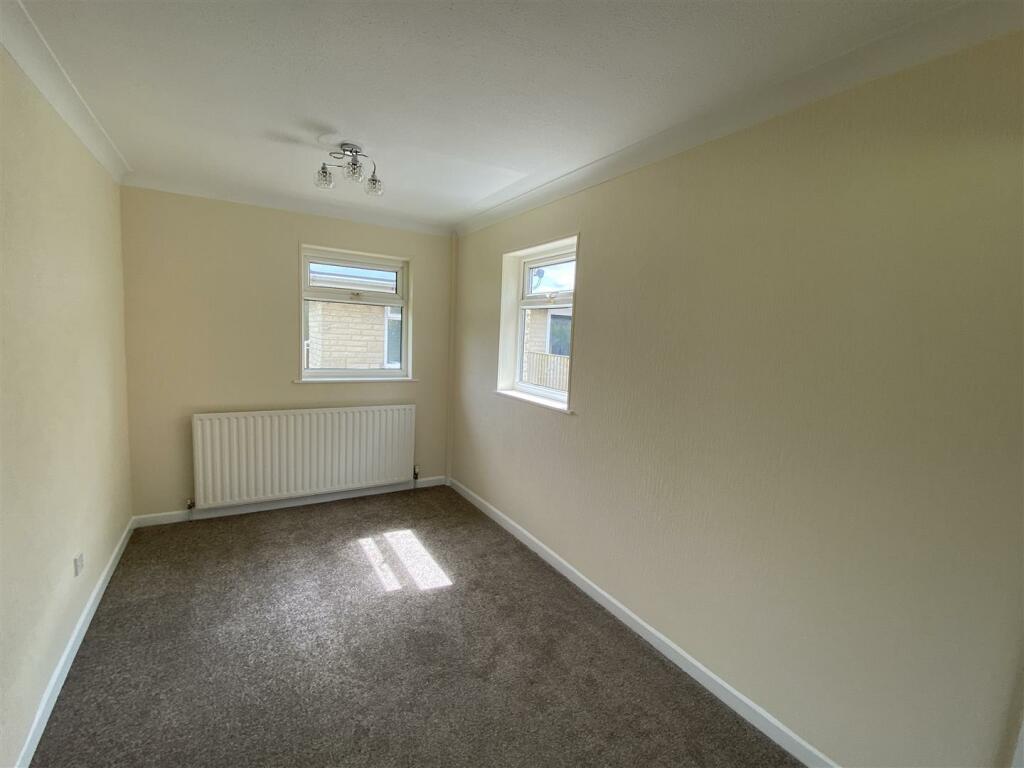 Dining room:
