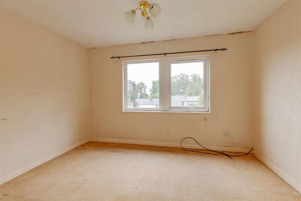 Bedroom 1-1.jpg
