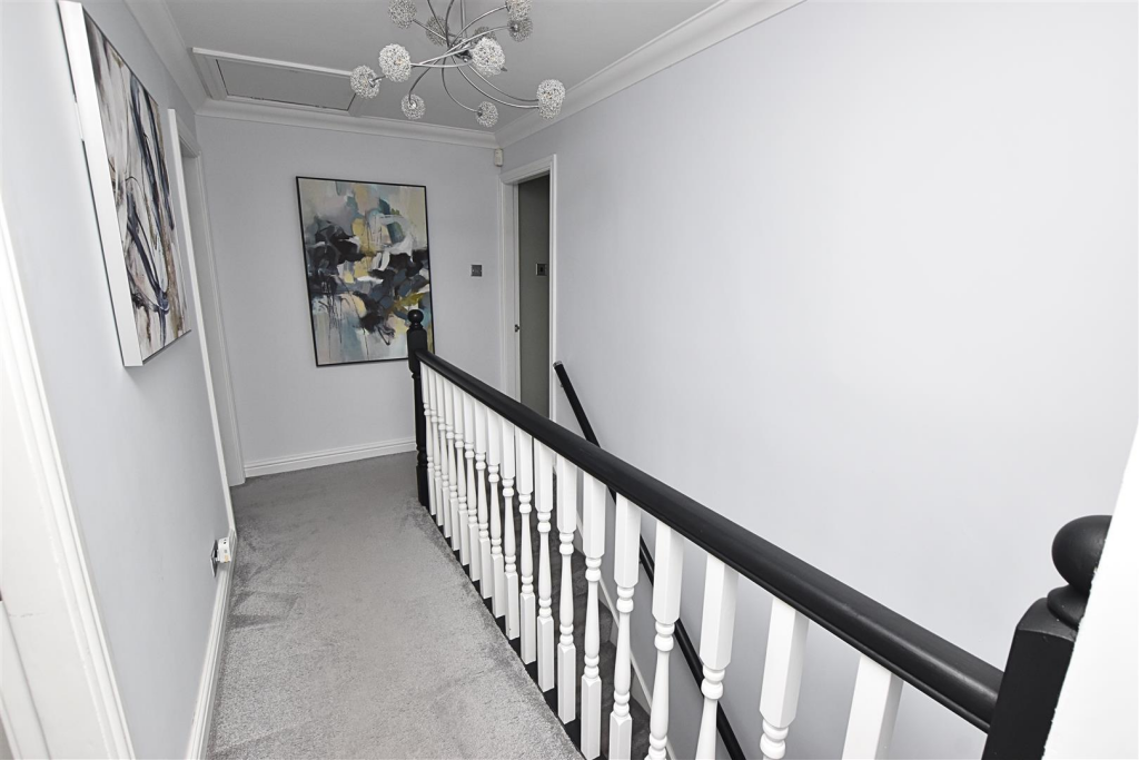 FIRST FLOOR LANDING