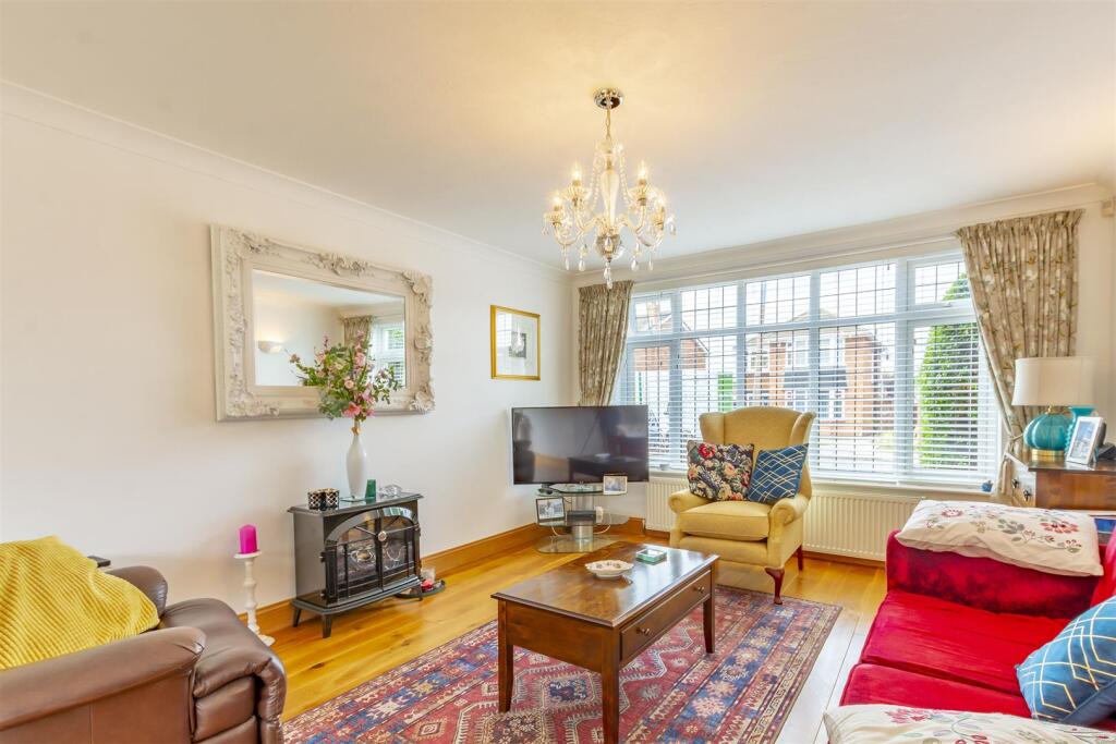 Lounge Diner (2)-HDR copy.jpg