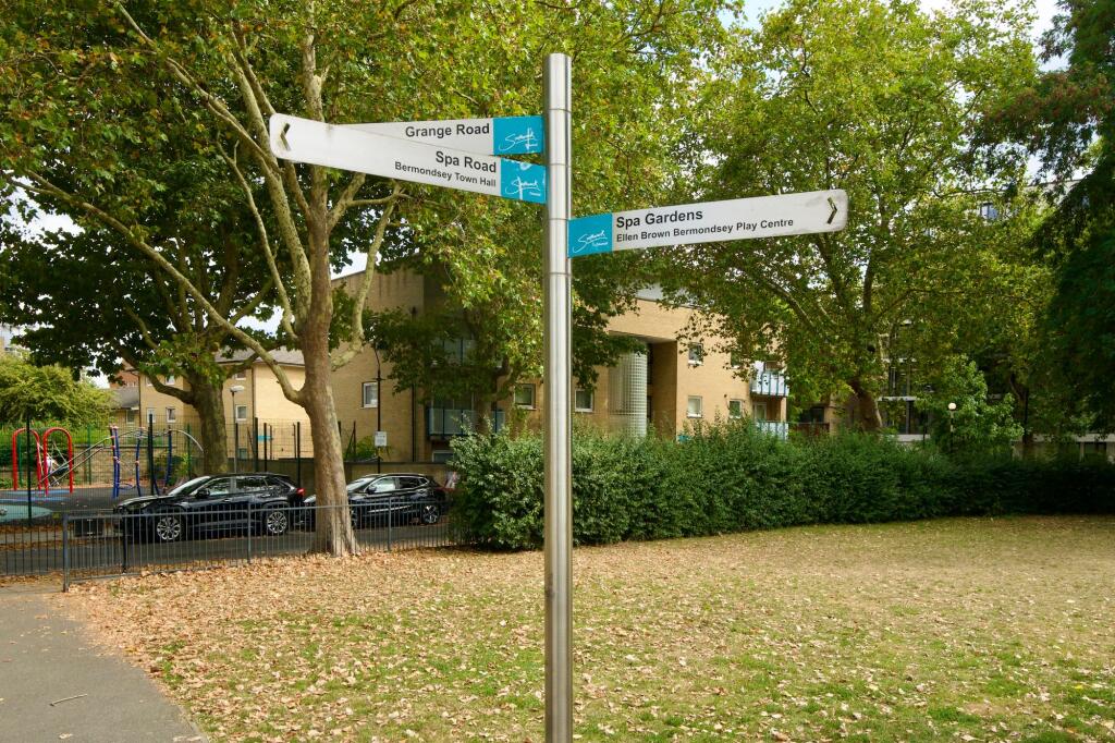 Bermondsey Spa Gardens Sign
