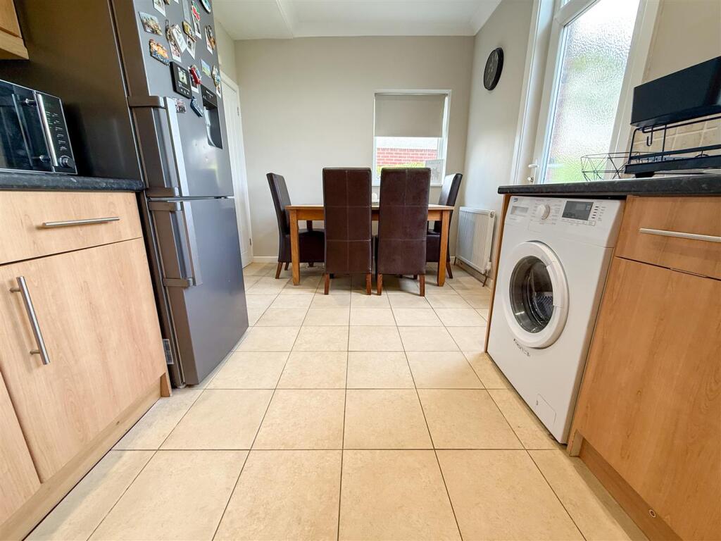 KITCHEN DINING ROOM