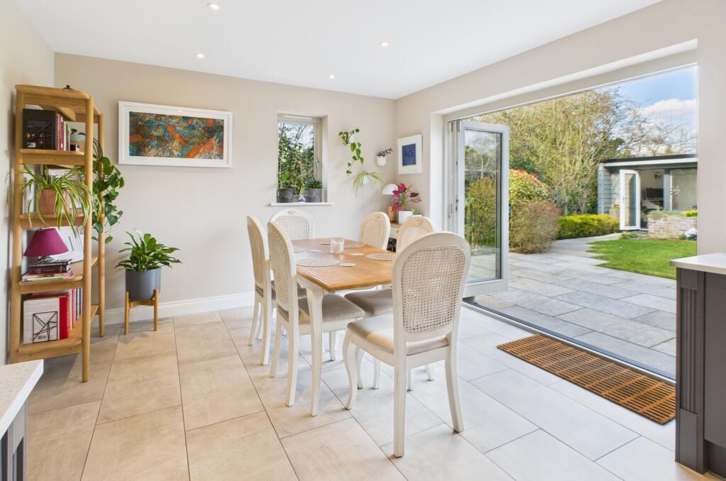 CAM02519G0-PR0244-STILL018