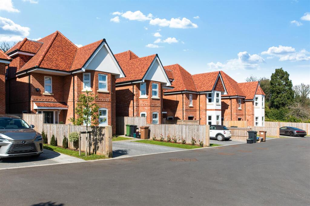 BRUNSWICK CLOSE,6  (1).jpg