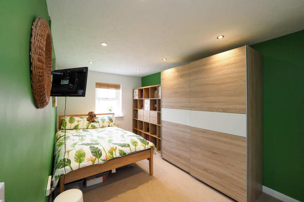 Contemporary Double Bedroom with space for wardrobe