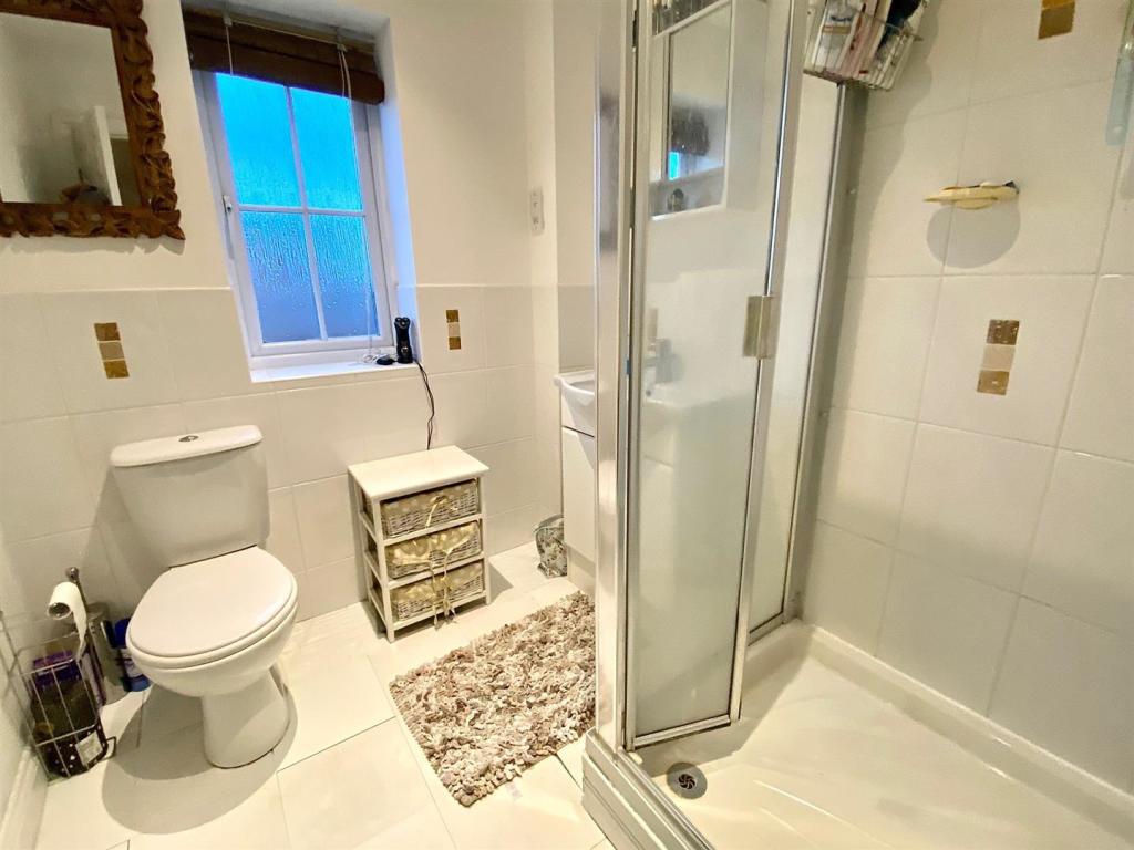 kiln avenue 49 ensuite.jpg