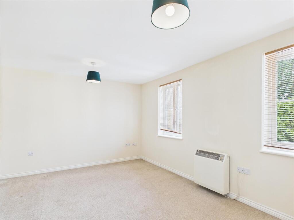 Living Room 1.jpg
