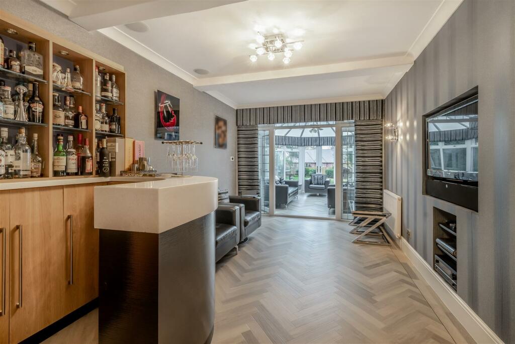 8528405-interior02.jpg