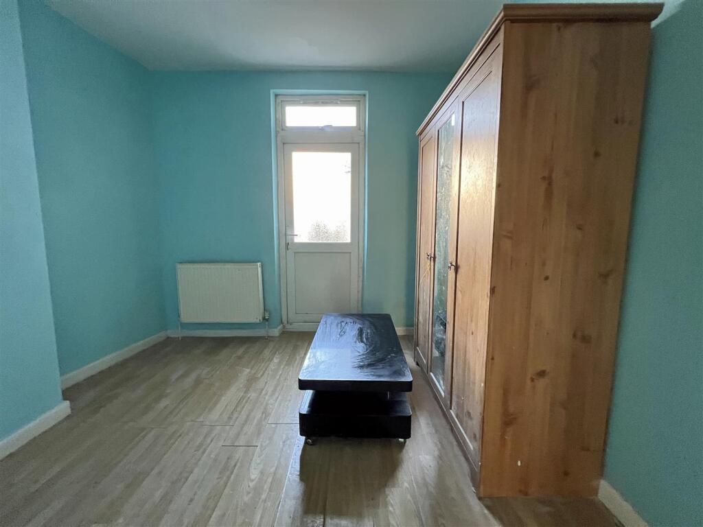 10 - Two Bedroom Flat for Auction, Easton.JPG