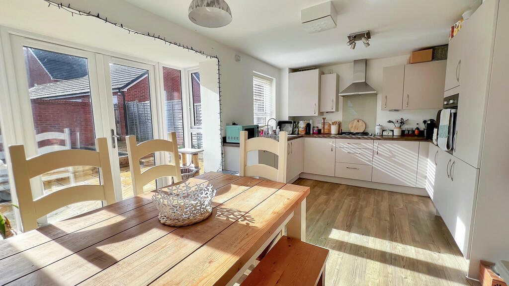 Kitchen/dining ro...