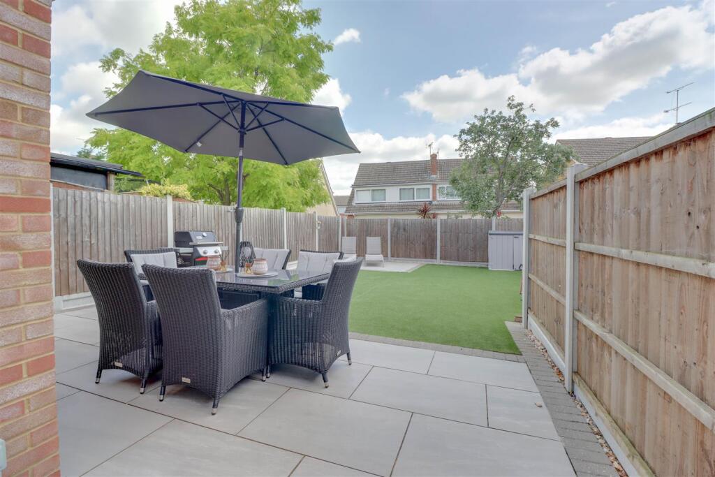 3 LEASWAY INSIDE-15.jpg