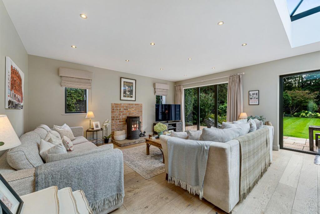 37 Strawberry Lane43.jpg