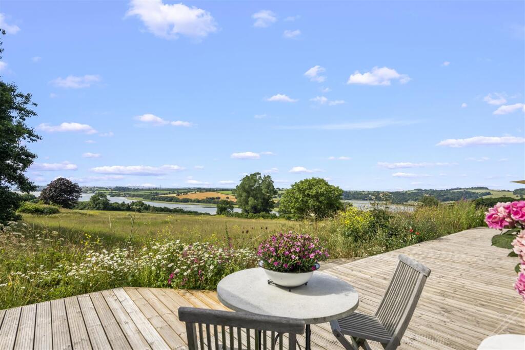 Rear Decking and View