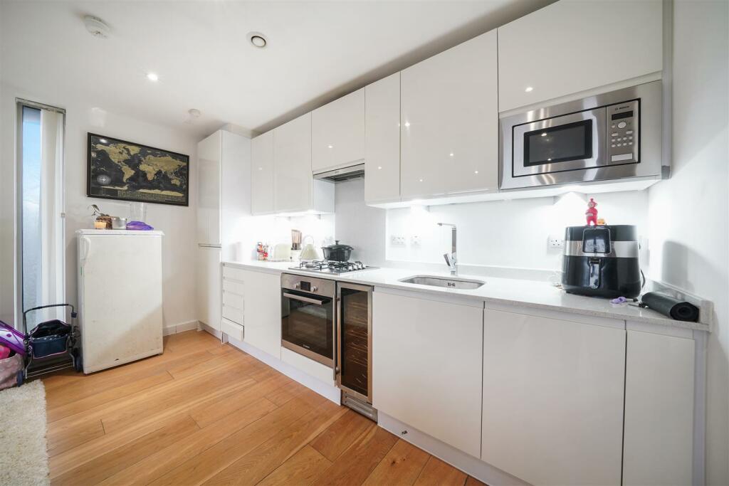 Flat 13, Altus House - rK0zAtpSokmhqk5q7cBo.jpg