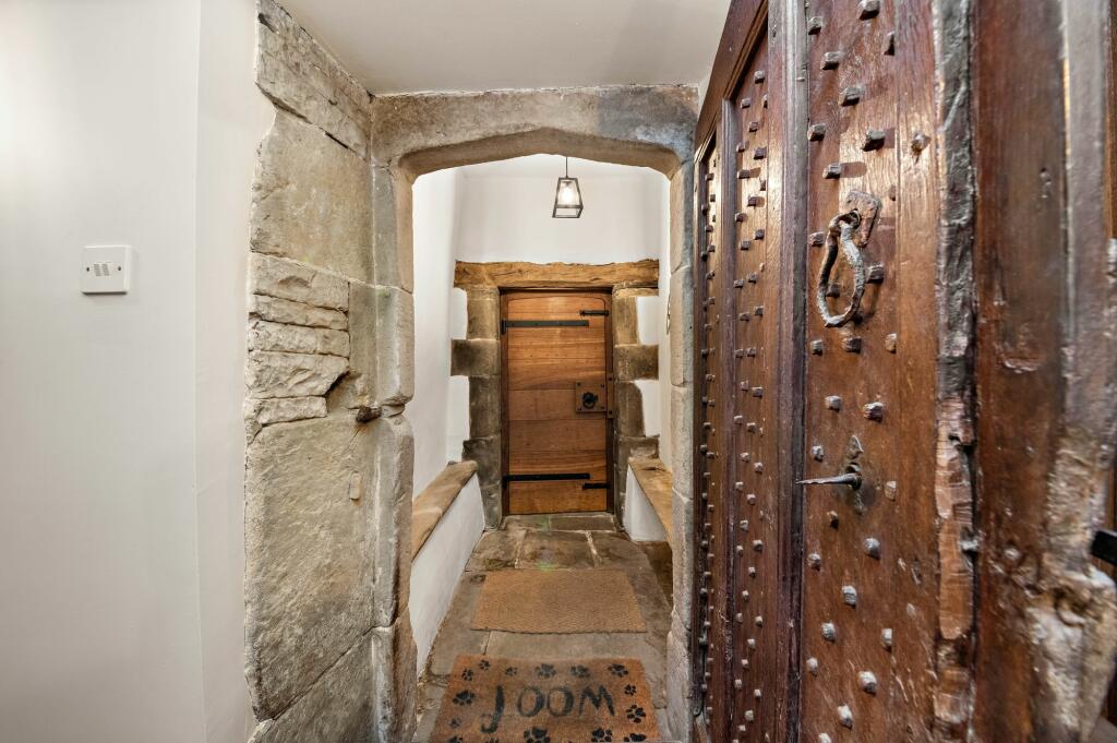 ENTRANCE PORCH