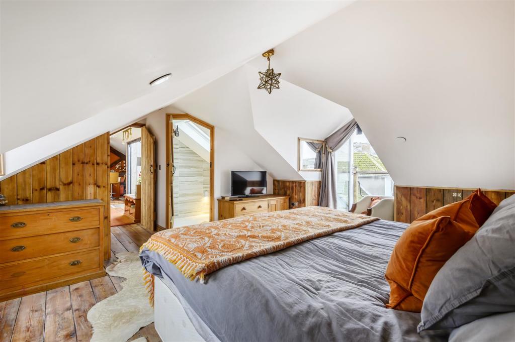 Bedroom 1 (Loft).jpg
