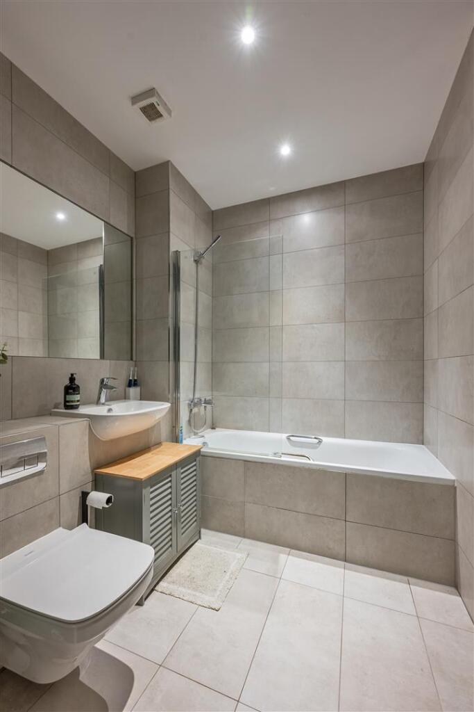 High Road Leyton, E10