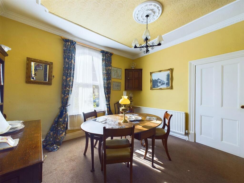 Living Room/Dining Room