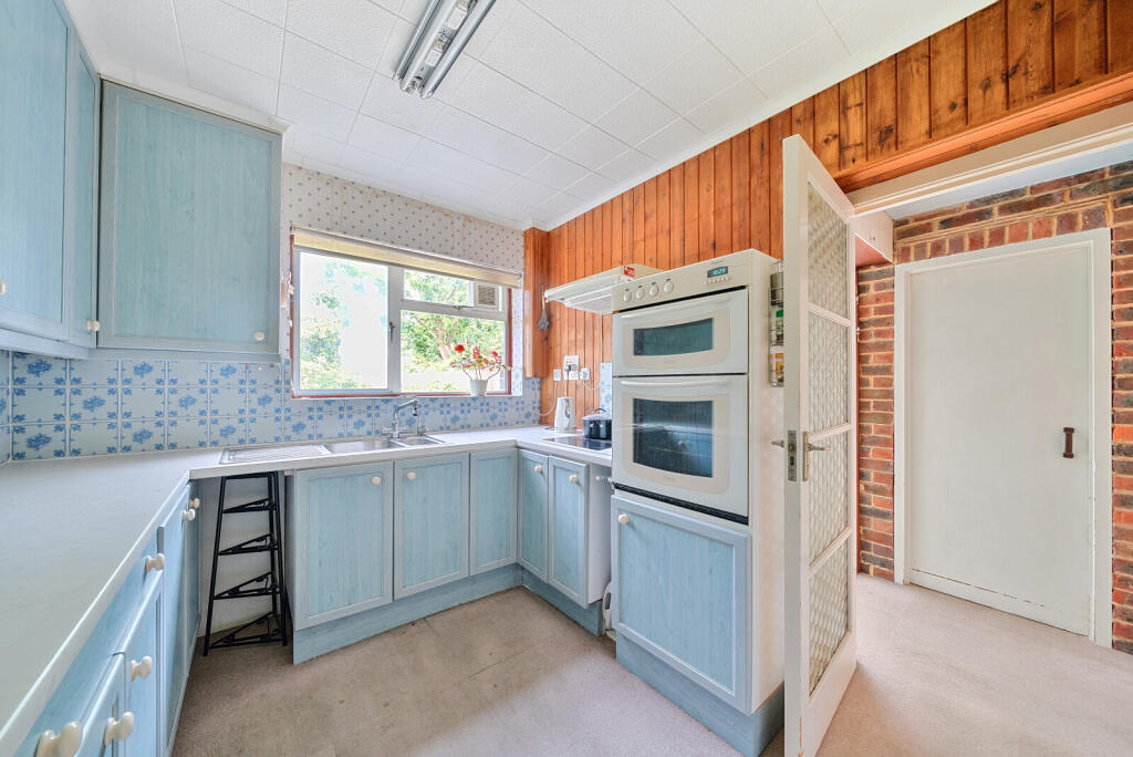 1301810-17-683839...