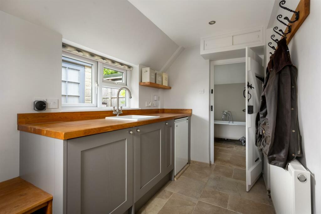 1 - 3 Itlay - GL7 7HZ - Web.jpg