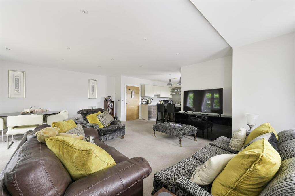 KINGSWOOD PARK, 7- (8).jpg