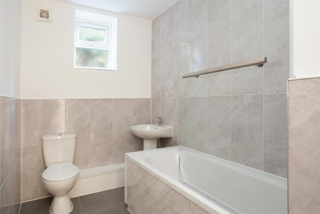 72 Brighton Road 310909  (17).jpg