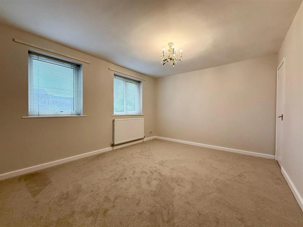 Master bedroom (2).jpg