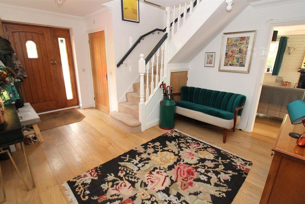 ENTRANCE HALL.JPG