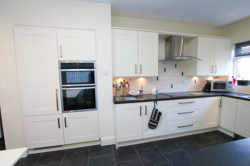 BEAUTIFUL BREAKFAST KITCHEN