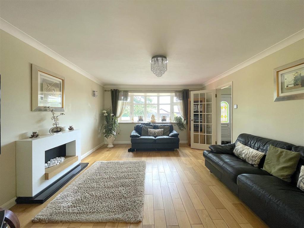 Living Room (3).jpeg