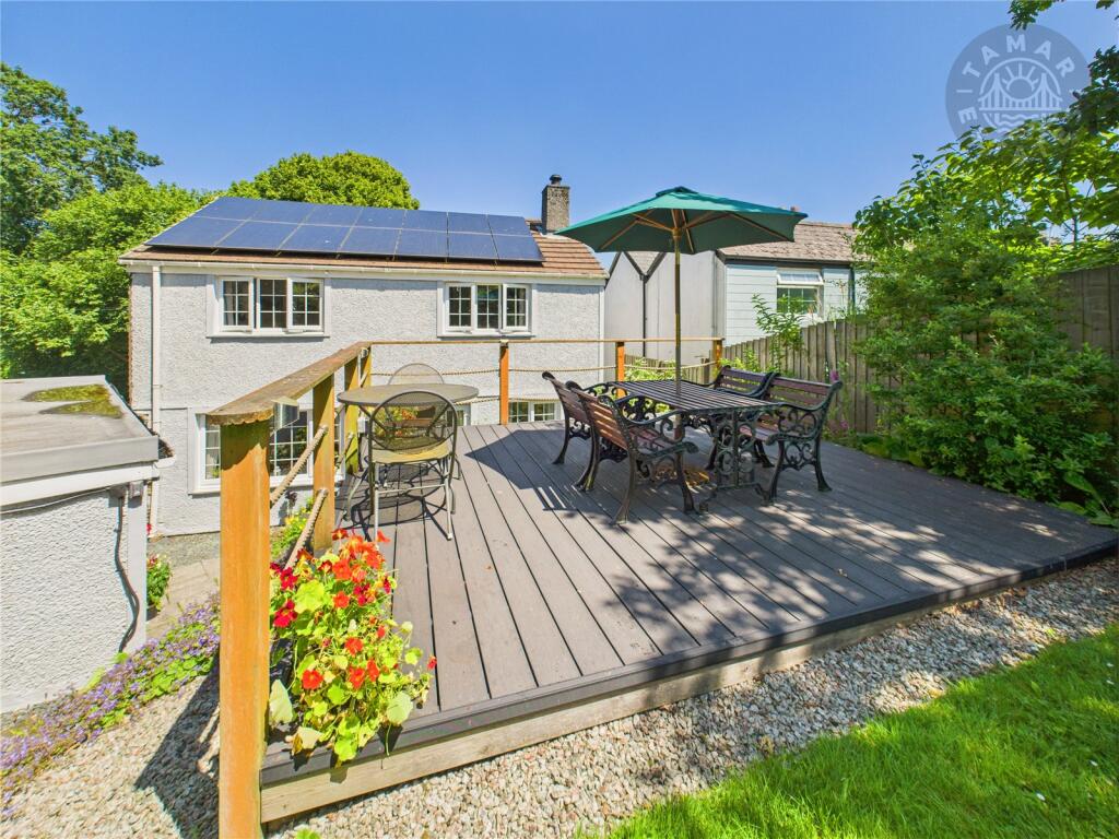 Rear Decked Area