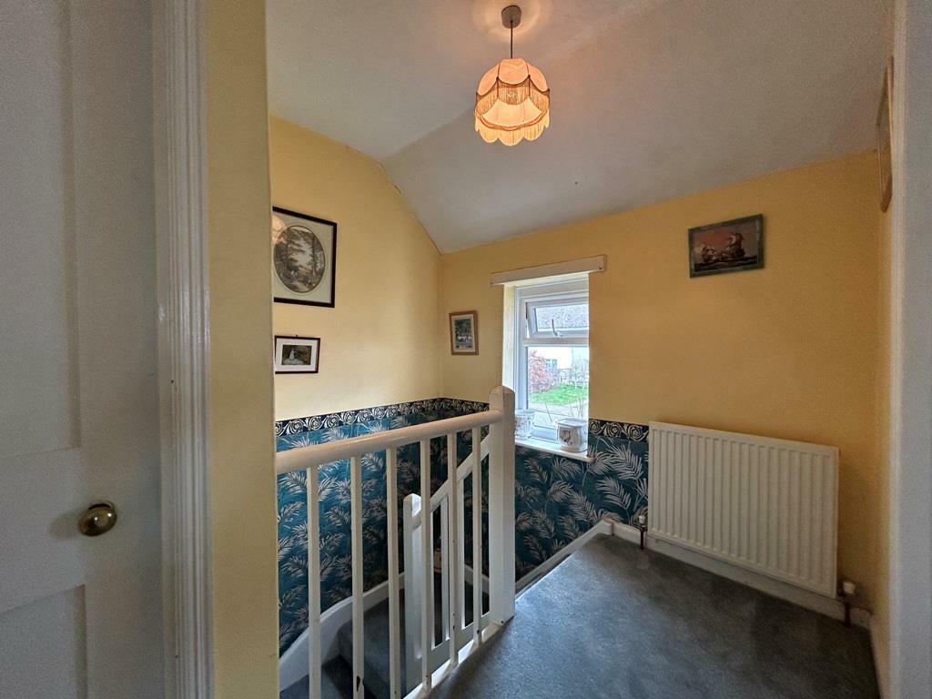 FIRST FLOOR LANDING