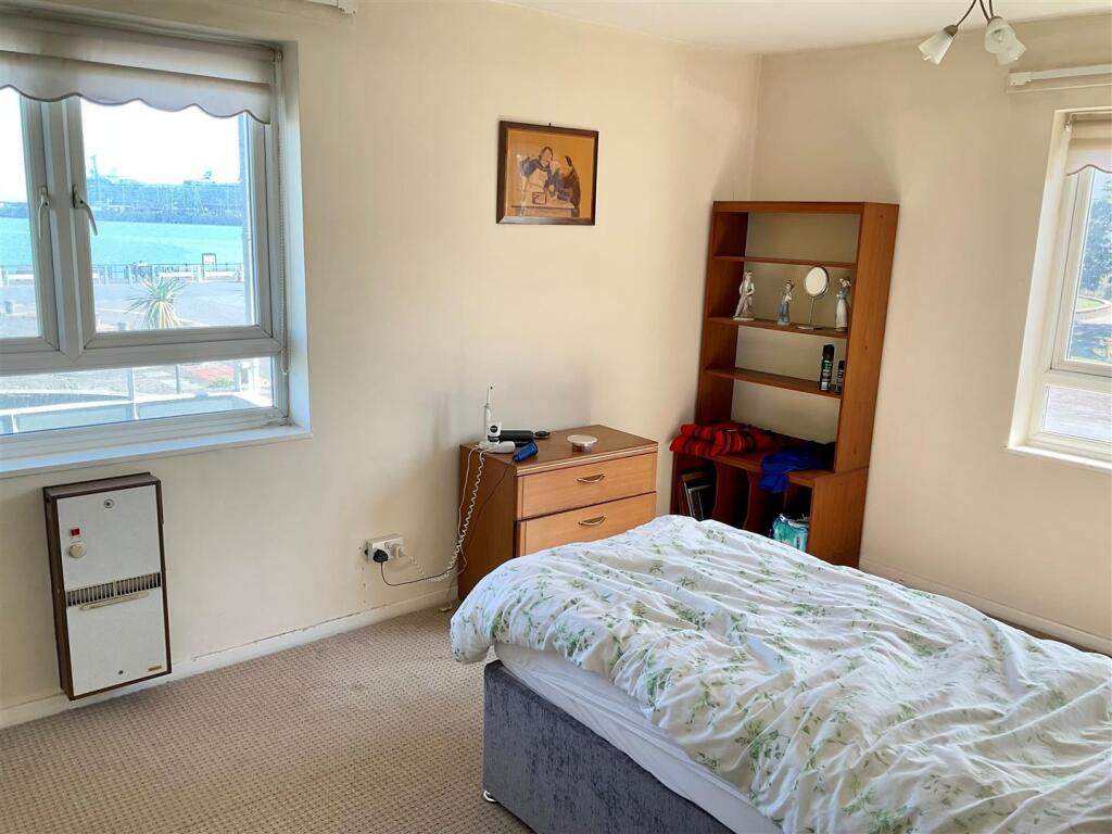bedroom1.jpg