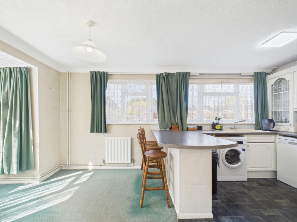 EweMove Basingstoke Estate Agents - Cleveland Clos